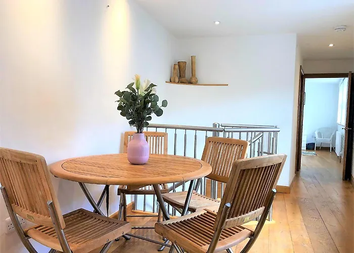 Prime Location! Detached Clifton Home With Parking
