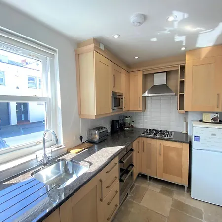 Prime Location! Detached Clifton Home With Parking Bristol Exterior photo