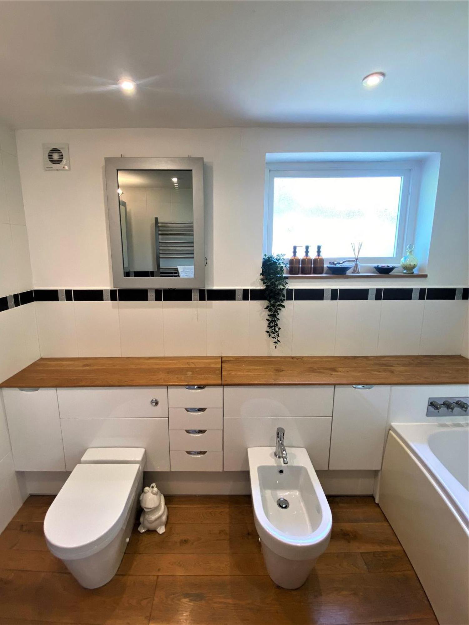 Prime Location! Detached Clifton With Parking