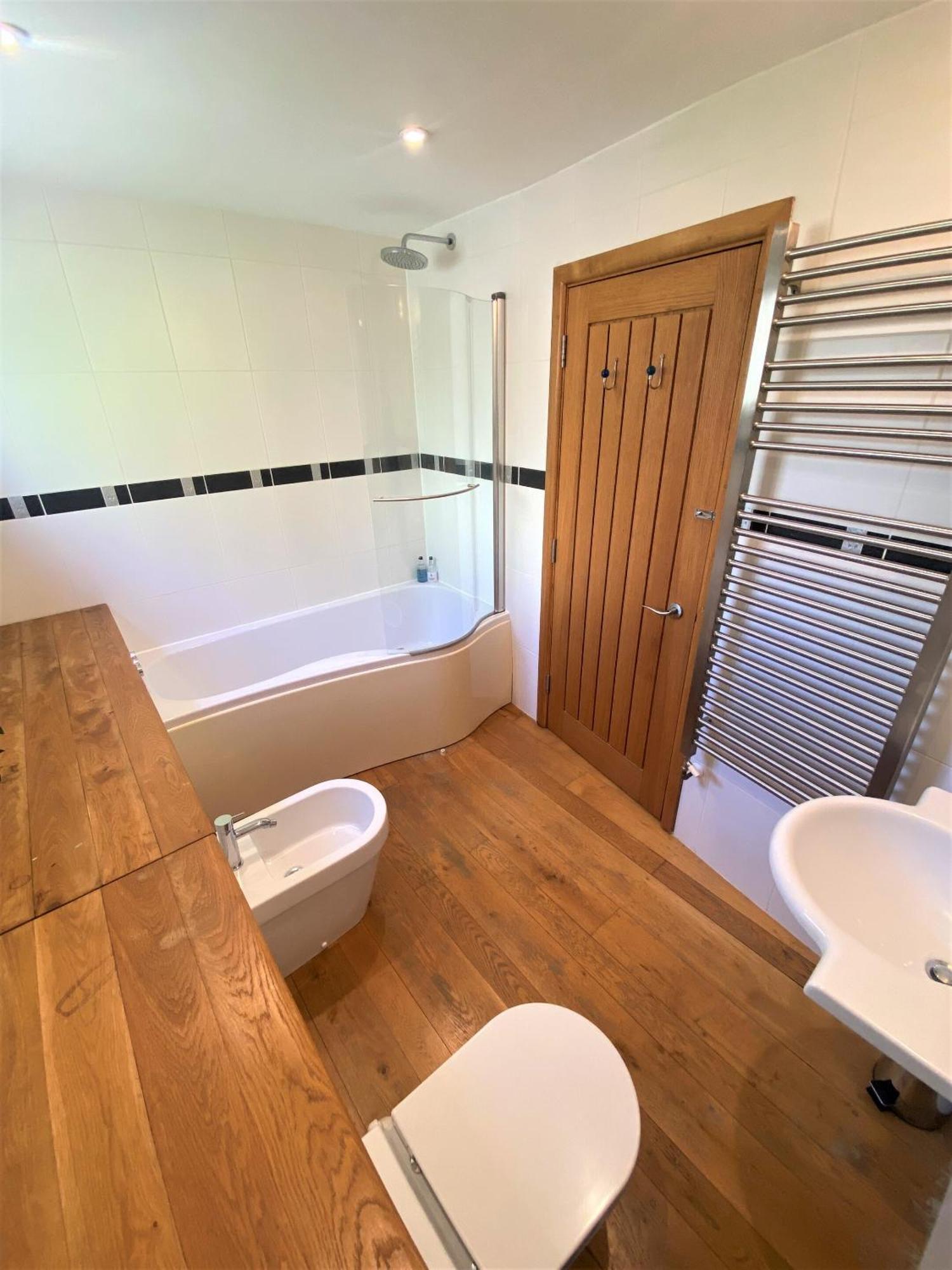 Holiday home Prime Location! Detached Clifton With Parking
