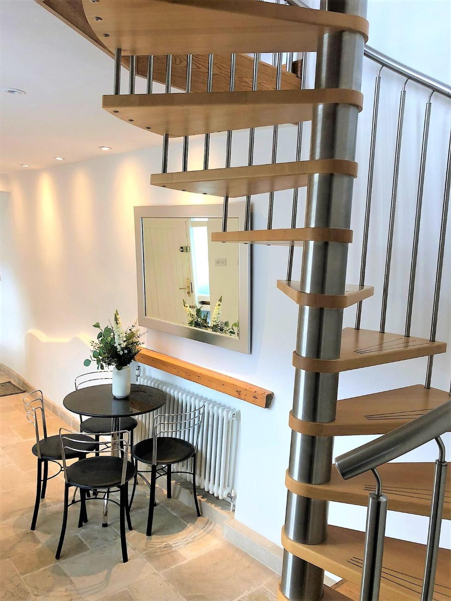 Holiday home Prime Location! Detached Clifton With Parking *
