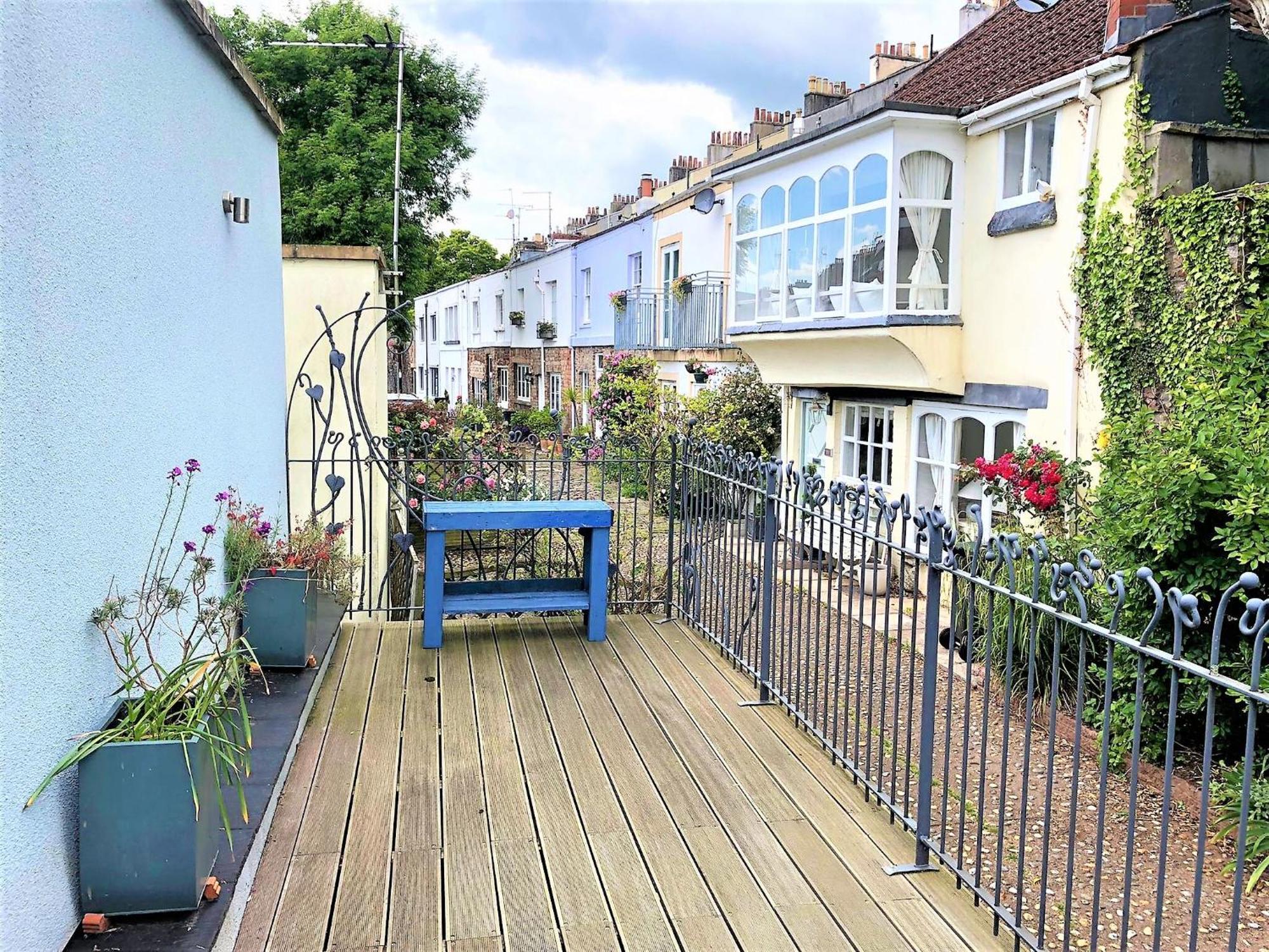 Prime Location! Detached Clifton With Parking Holiday home *